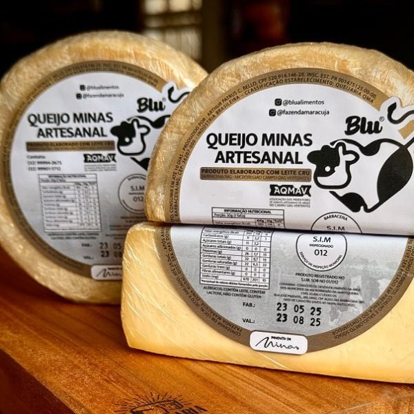 Queijo Minas Artesanal Blu - Campo das Vertentes - Image 2